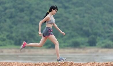 fyzická aktivita pro hubnutí na nohou